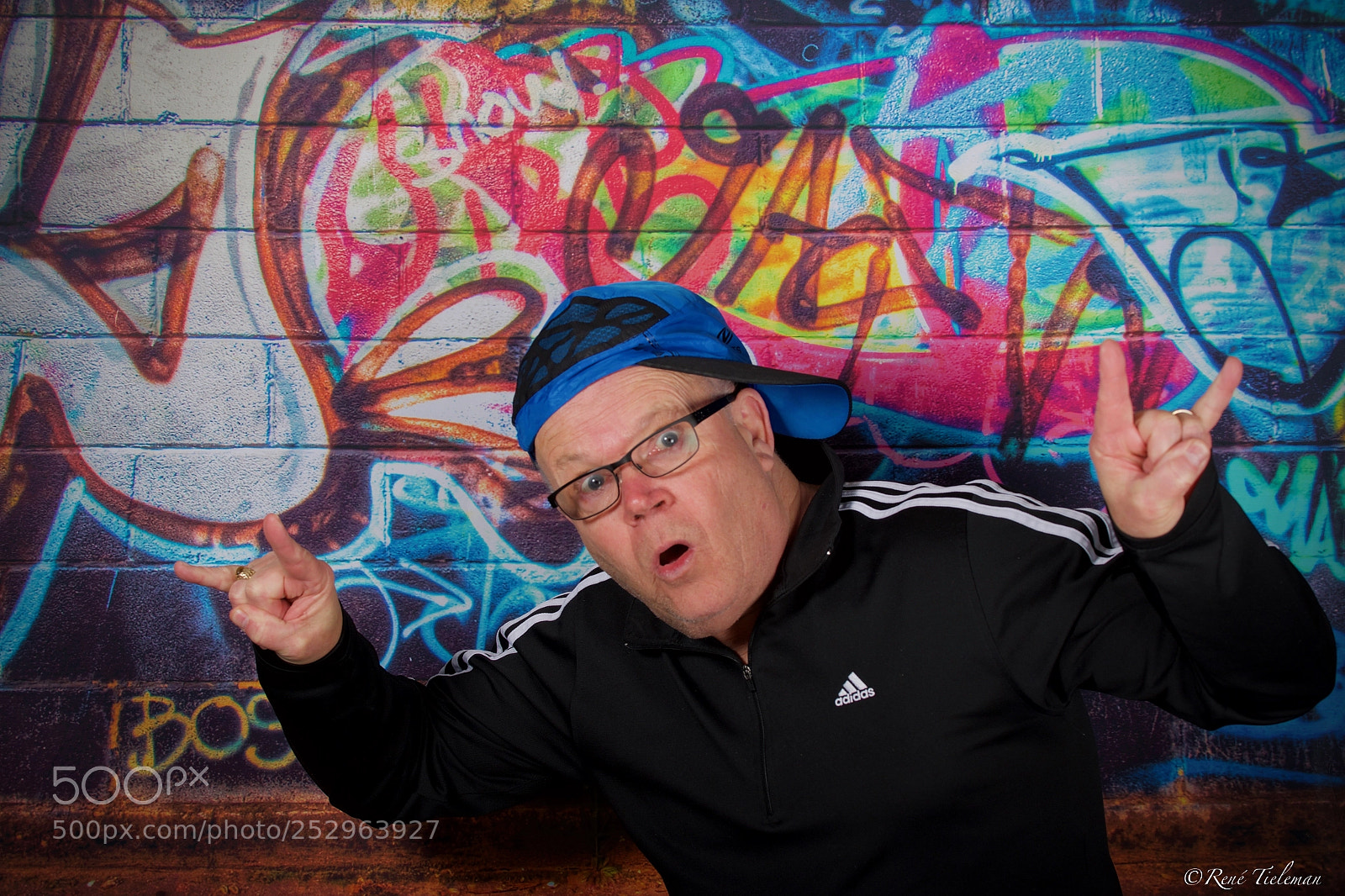 Nikon D500 sample photo. Autoportrait graffiti photography