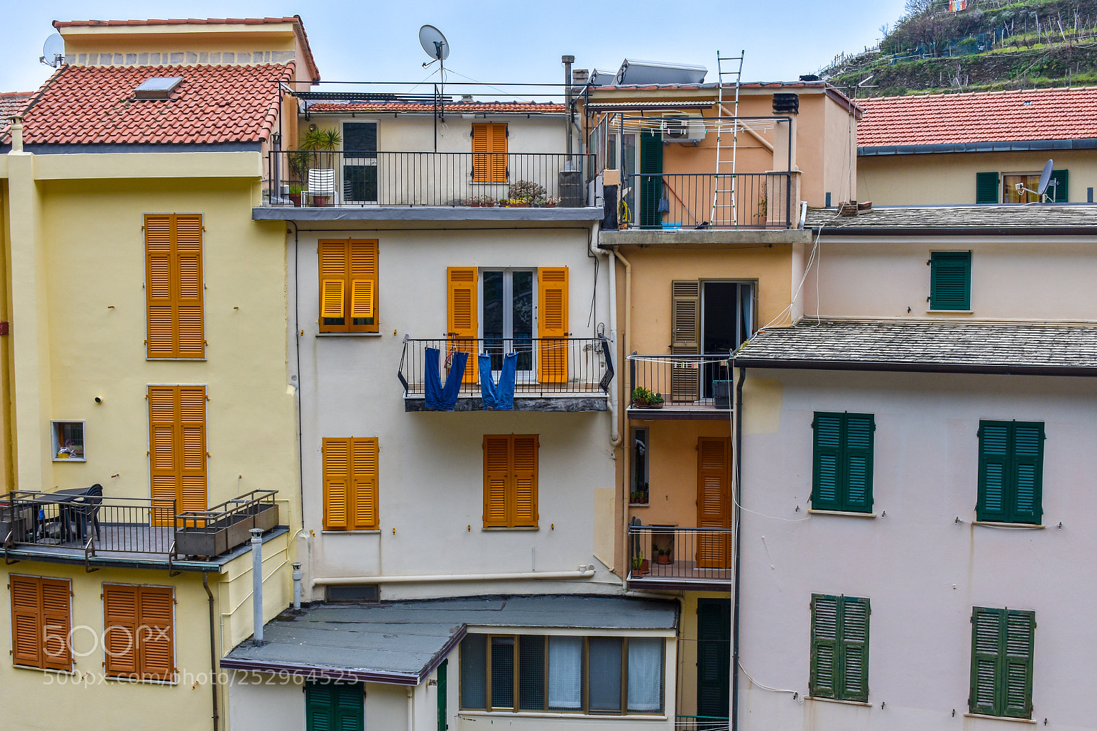 Nikon D3400 sample photo. Two hanging jeans manarola photography