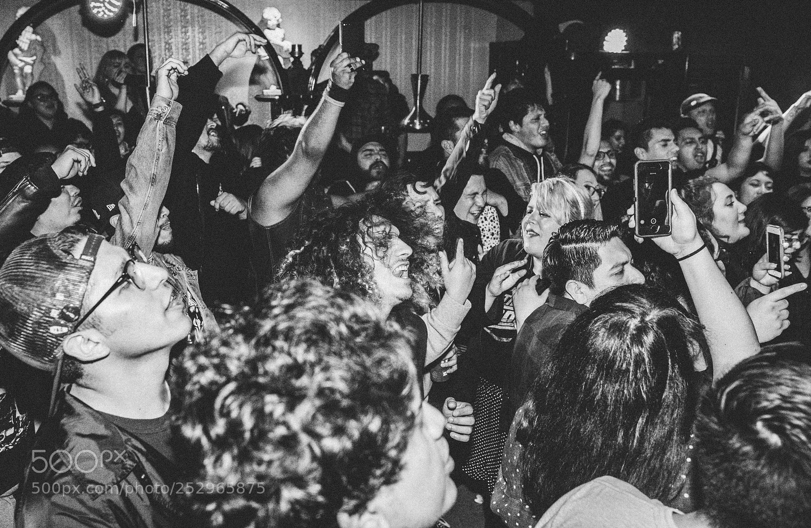 Canon EOS 800D (EOS Rebel T7i / EOS Kiss X9i) sample photo. Continental room photography