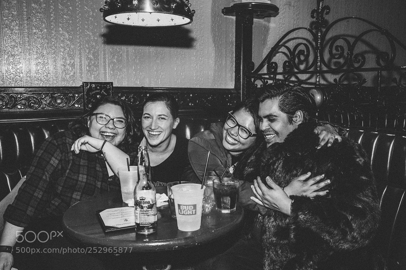 Canon EOS 800D (EOS Rebel T7i / EOS Kiss X9i) sample photo. Continental room photography