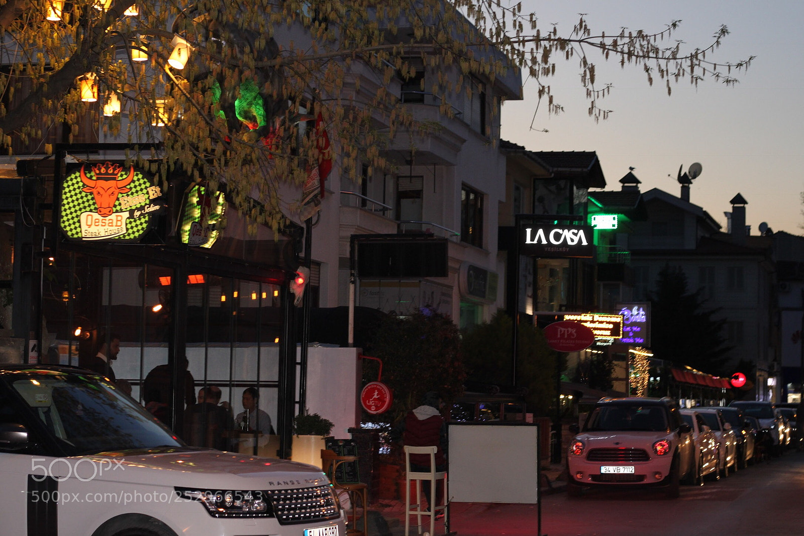 Canon EOS 500D (EOS Rebel T1i / EOS Kiss X3) sample photo. One street in ye photography