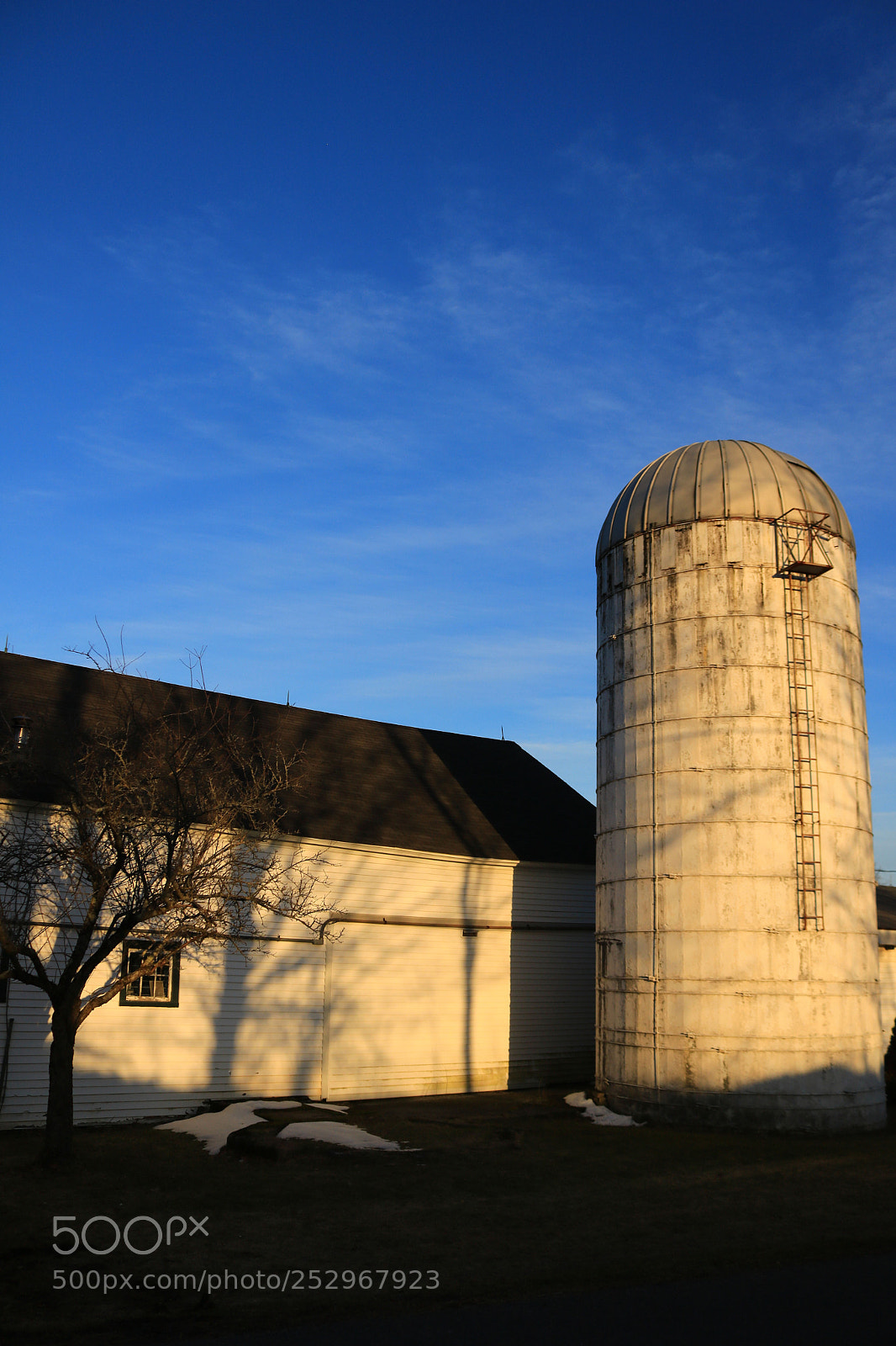 Canon EOS 750D (EOS Rebel T6i / EOS Kiss X8i) sample photo. Barn light photography