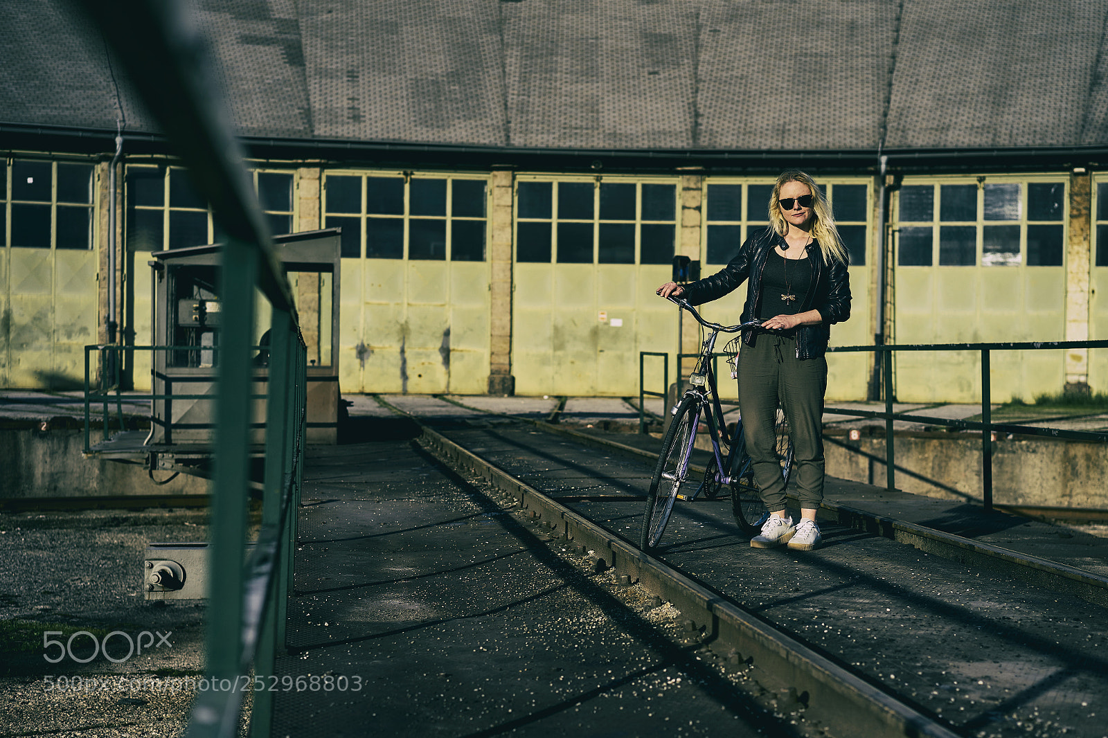 Sony a7 II sample photo. Friend with bike photography