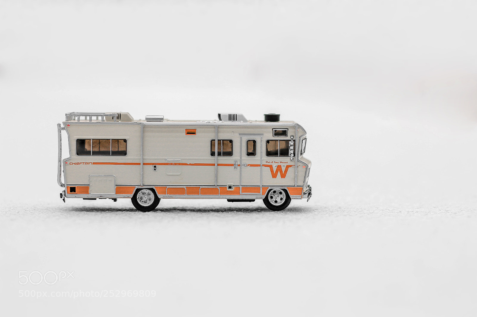 Canon EOS 70D sample photo. Winnebago in the snow. photography