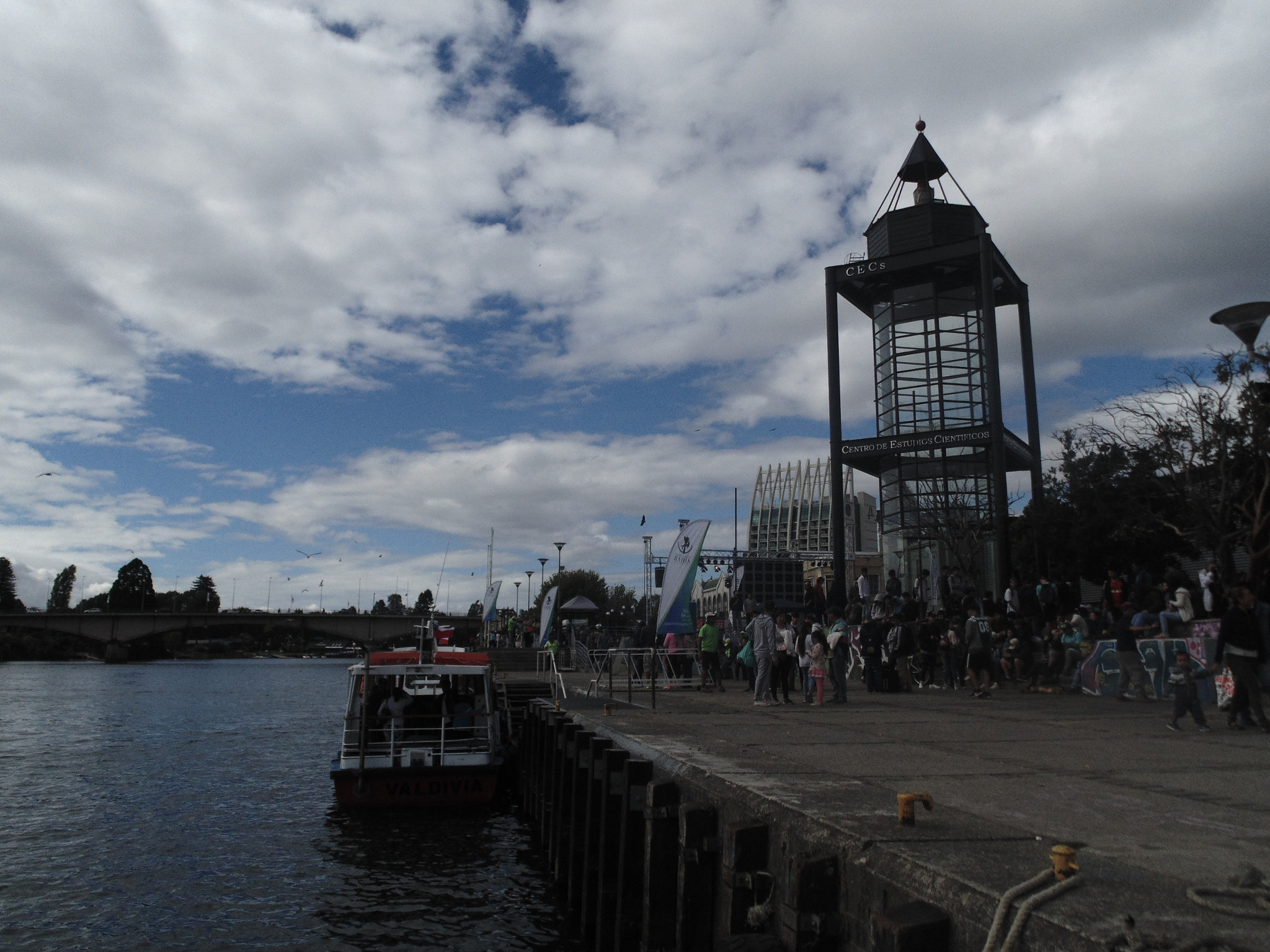 Sony Cyber-shot DSC-H200 sample photo. The city by the sea photography