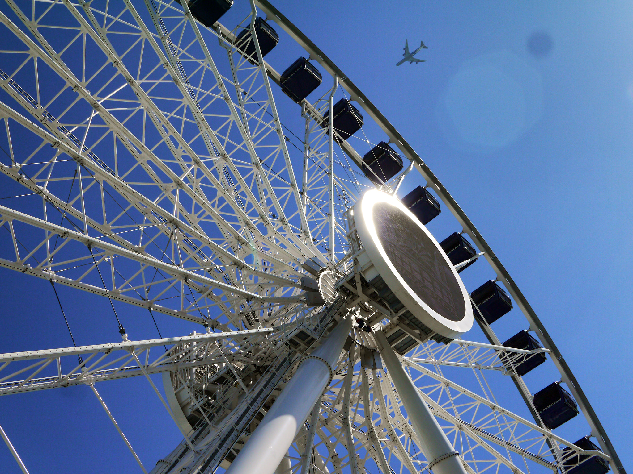 Panasonic Lumix DMC-GF5 sample photo. Navy pier jet photography