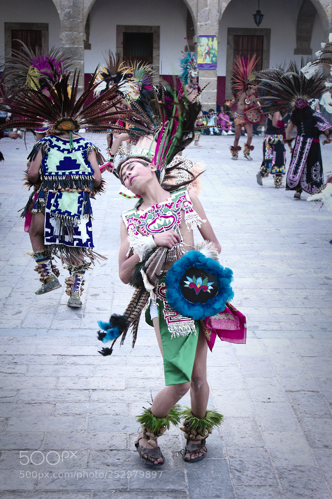 Canon EOS 550D (EOS Rebel T2i / EOS Kiss X4) sample photo. Traditional mexican dancer photography