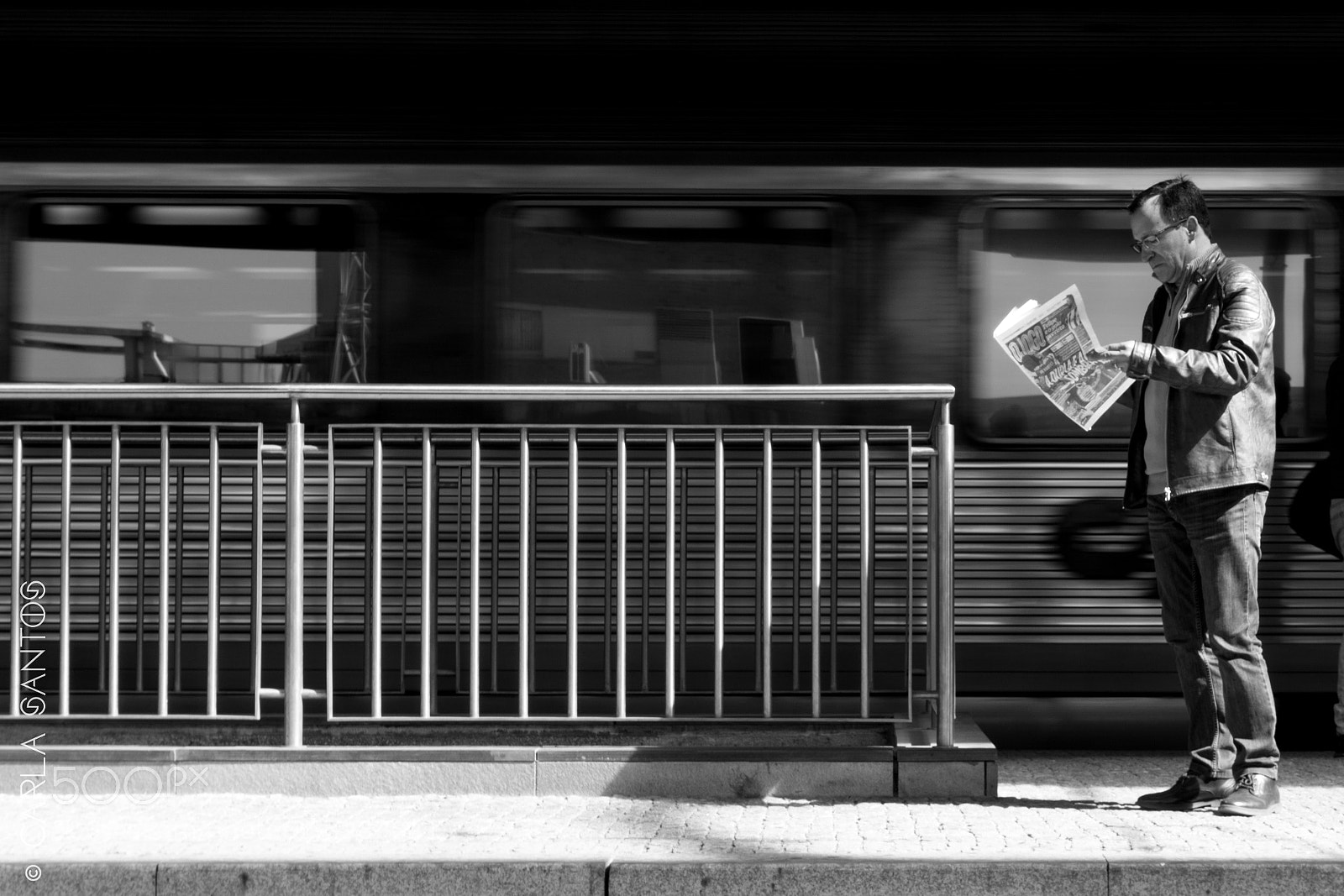 Sony a6000 sample photo. Reading at train station photography