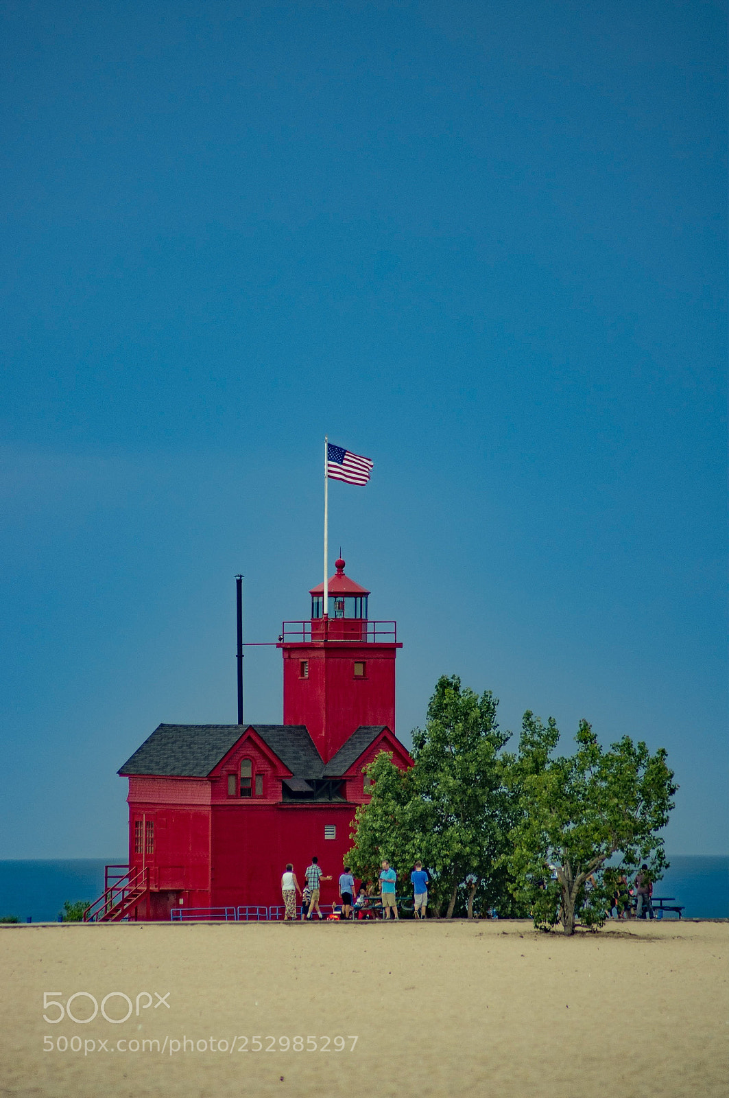 Pentax K-r sample photo. Tiny red house photography