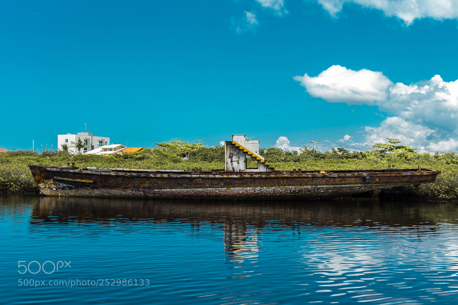 Canon EOS 100D (EOS Rebel SL1 / EOS Kiss X7) sample photo. Old boat photography