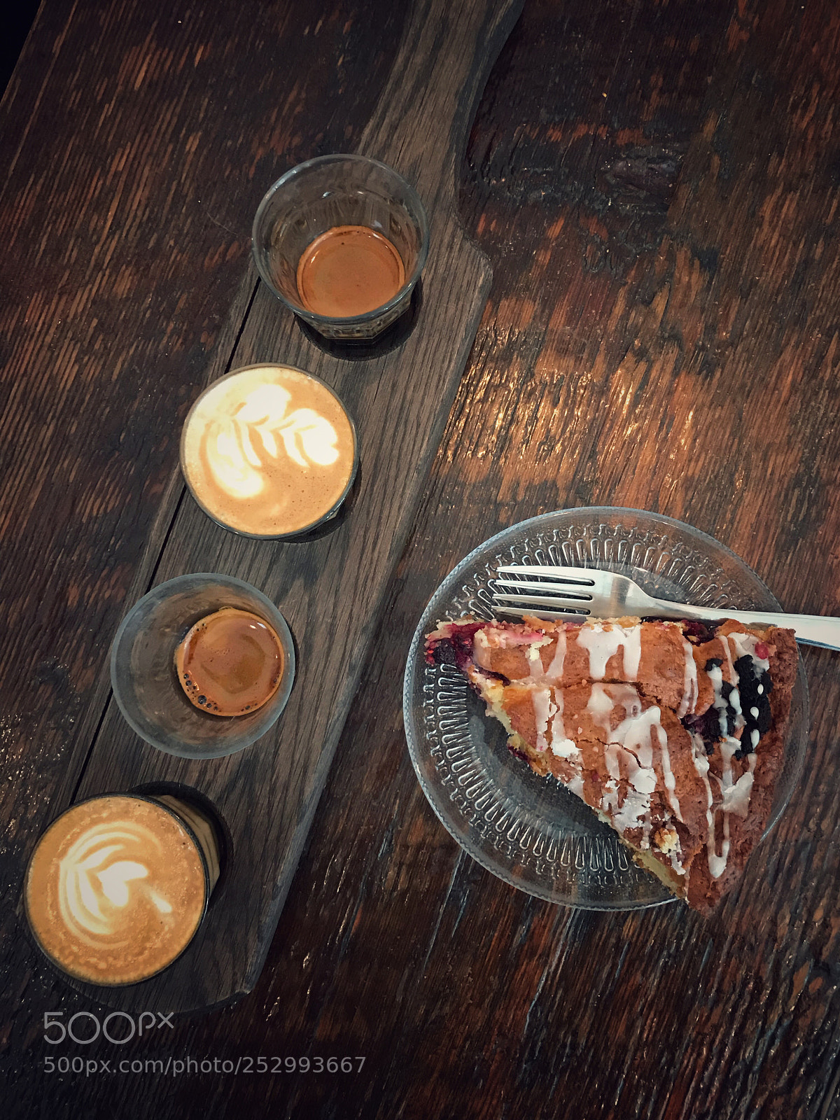 Apple iPhone 7 Plus sample photo. Old town cafe photography