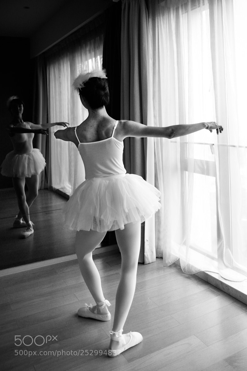Canon EOS 5D Mark II sample photo. Indoor photography