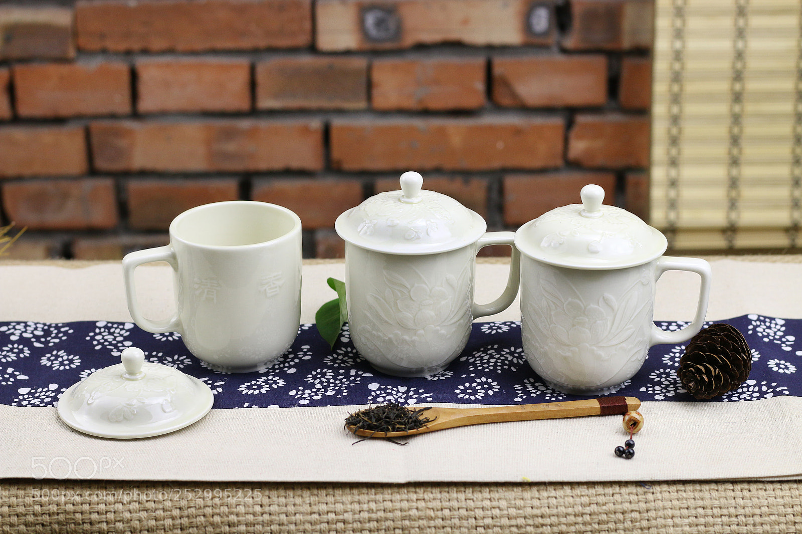 Canon EOS 70D sample photo. Ding ware from newchinaroad photography