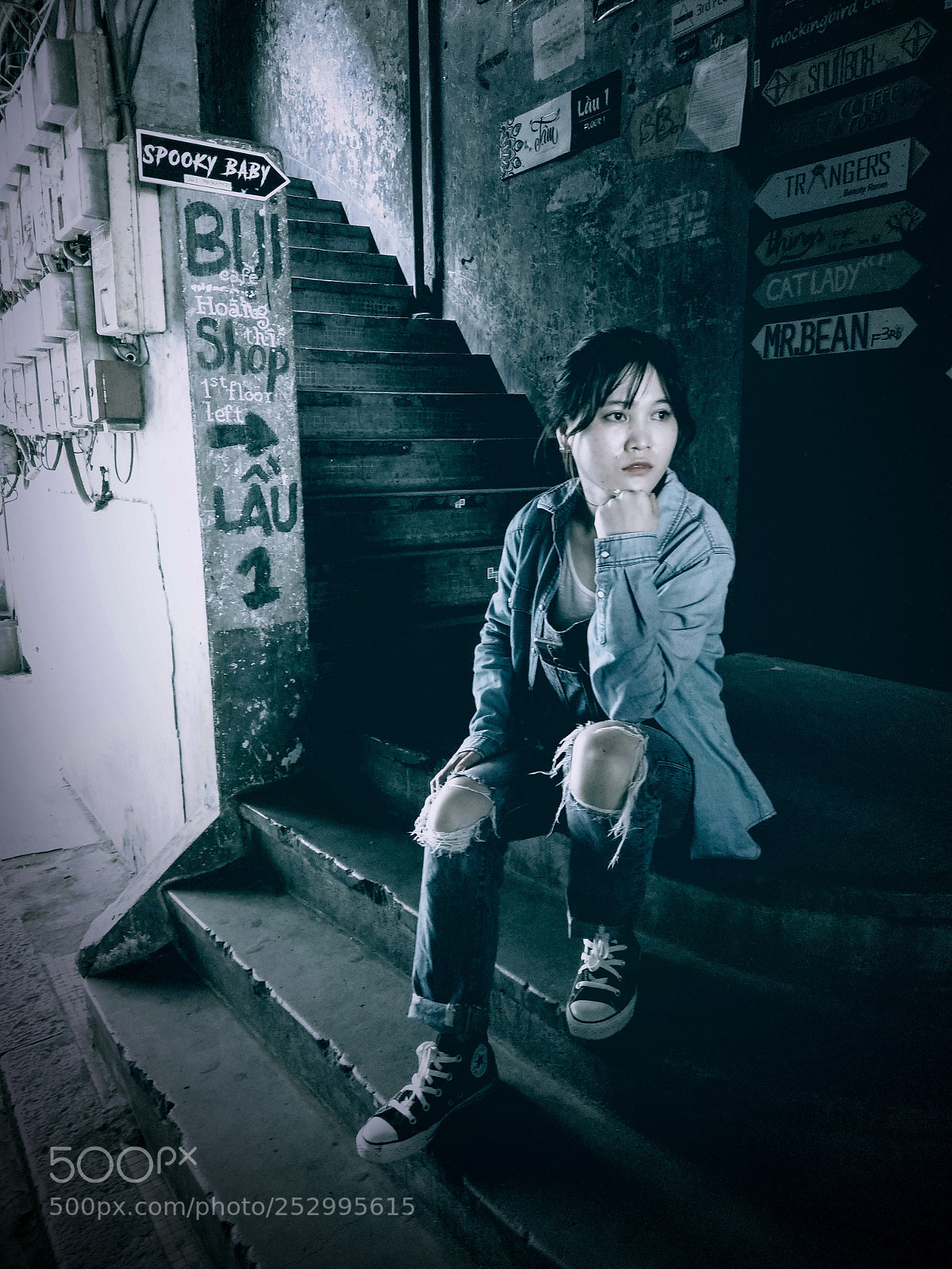 HTC U11 sample photo. Stairs photography