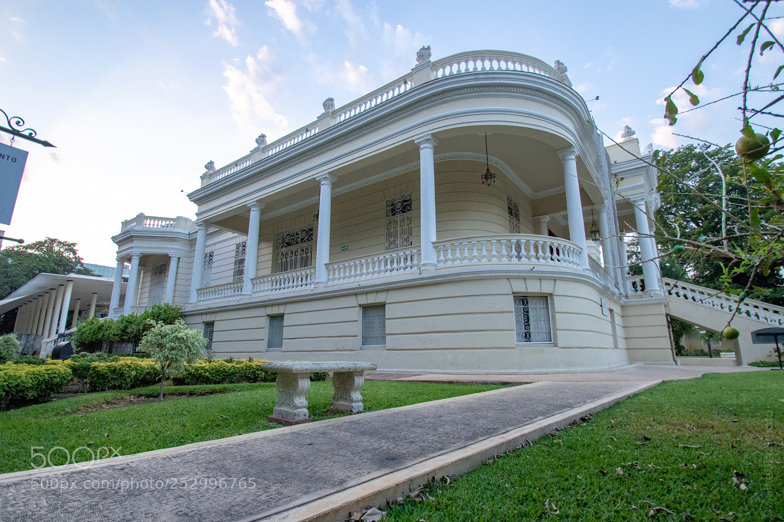 Canon EOS 77D (EOS 9000D / EOS 770D) sample photo. Quinta montes molina, pasillo photography