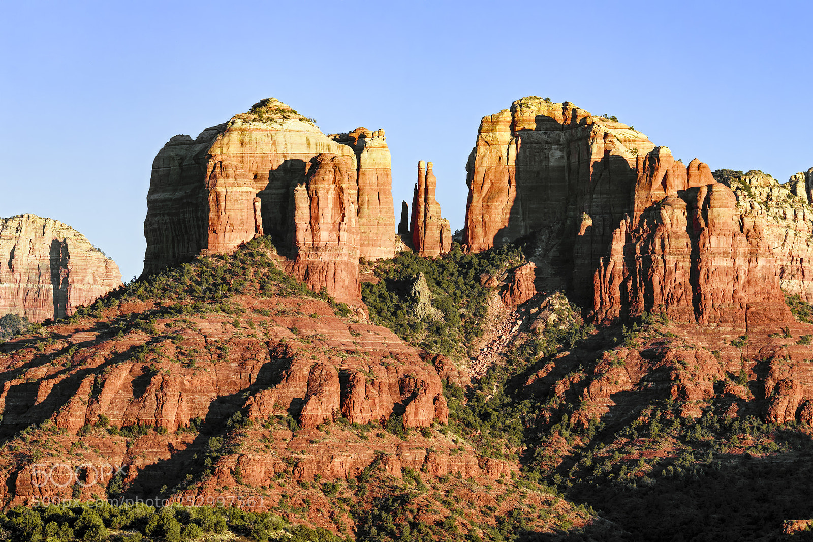 Canon EOS 5D Mark IV sample photo. Cathedral rock in sunset photography