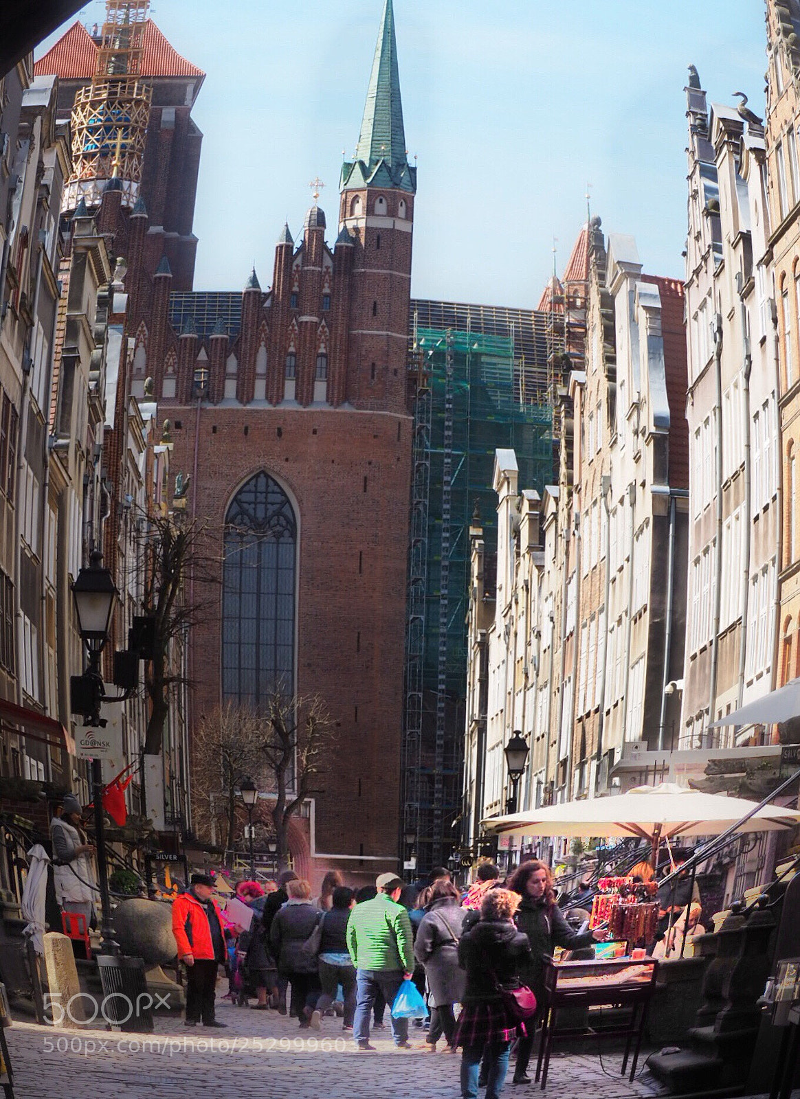 Olympus OM-D E-M10 II sample photo. Crowding market photography