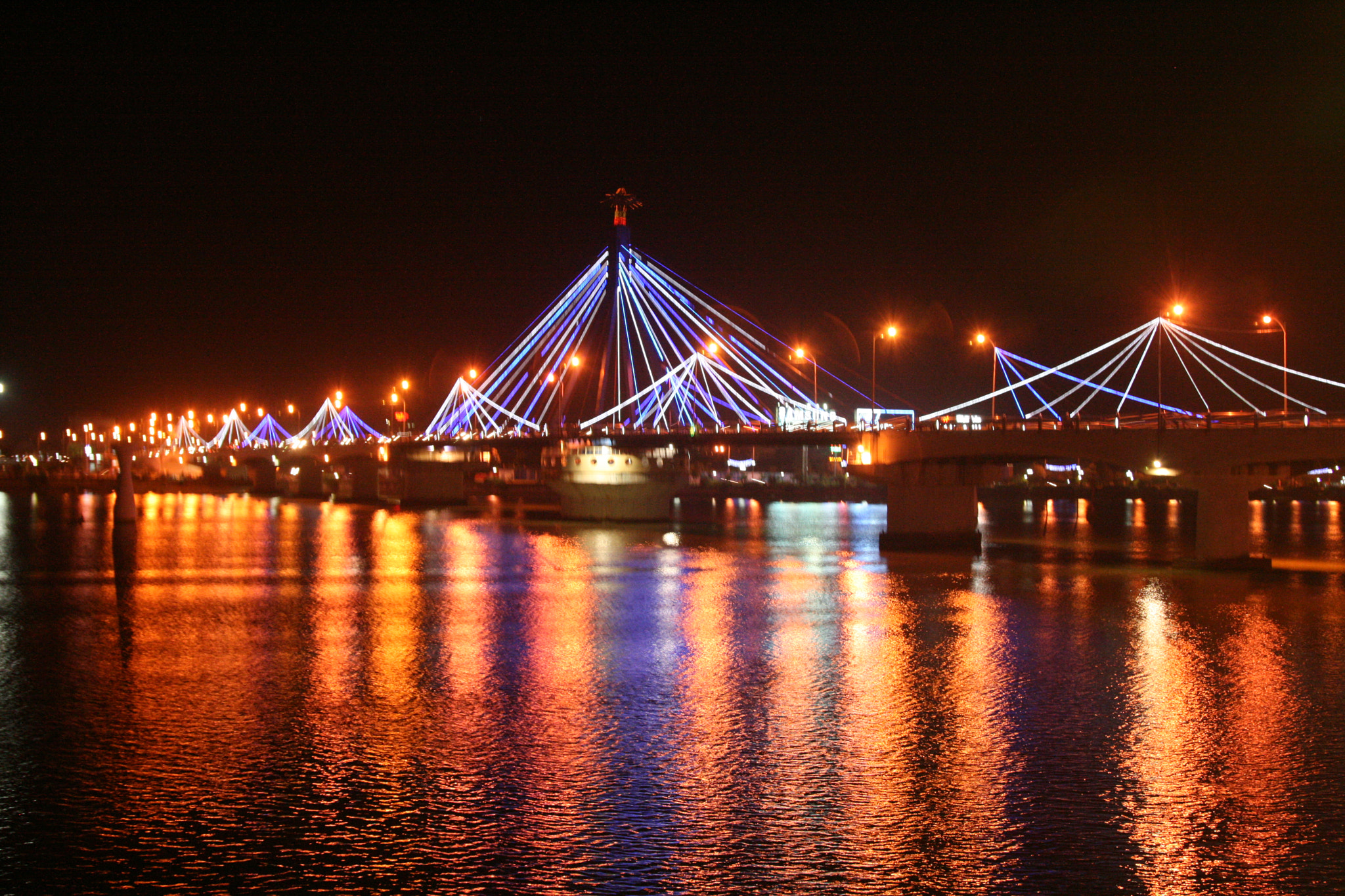 Canon EOS 400D (EOS Digital Rebel XTi / EOS Kiss Digital X) sample photo. Han river bridge photography