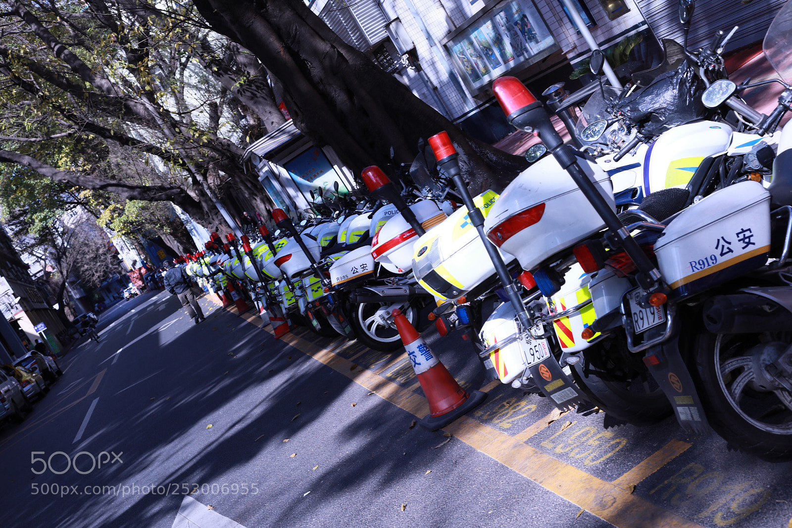Canon EOS 5D Mark IV sample photo. A sight at street photography
