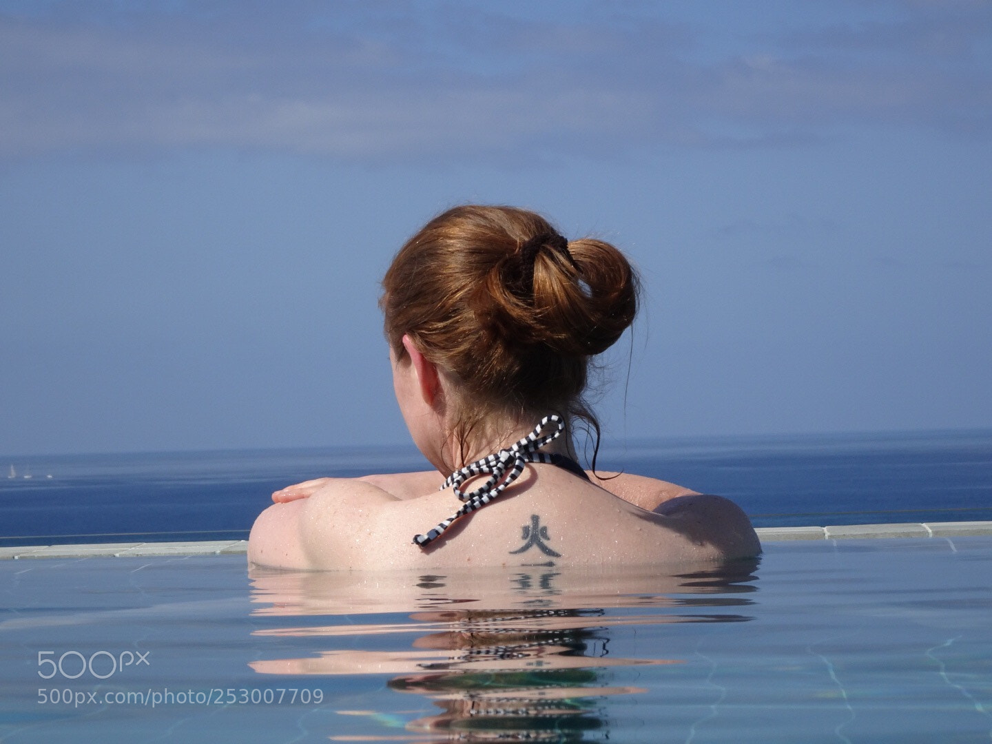 Sony DSC-HX90 sample photo. Pool photography