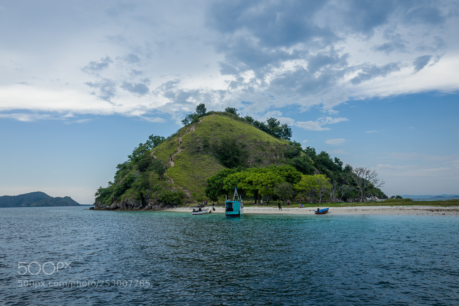 Leica Q (Typ 116) sample photo. Flores waterside near labuan photography