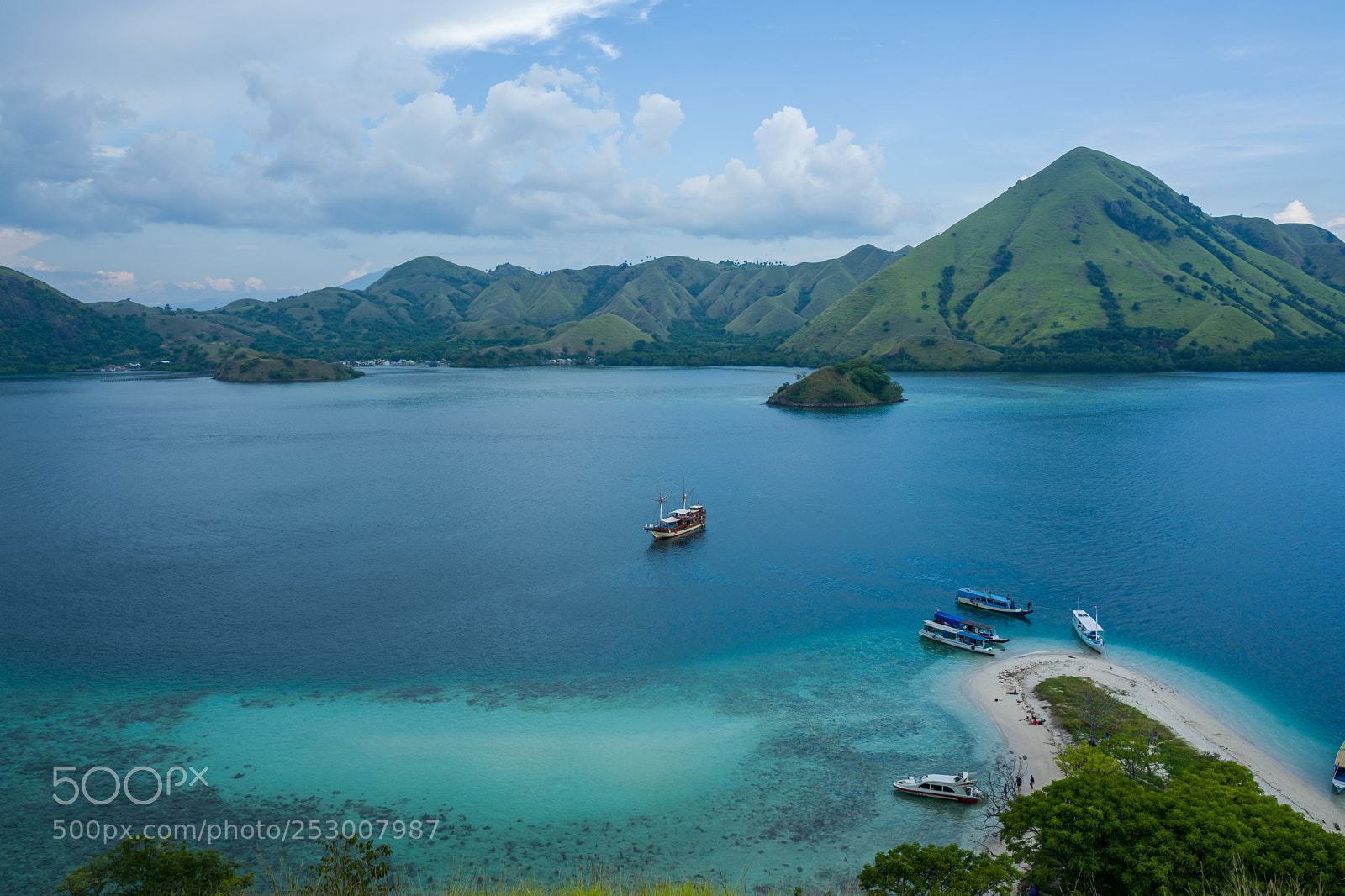 Leica Q (Typ 116) sample photo. Flores waterside near labuan photography