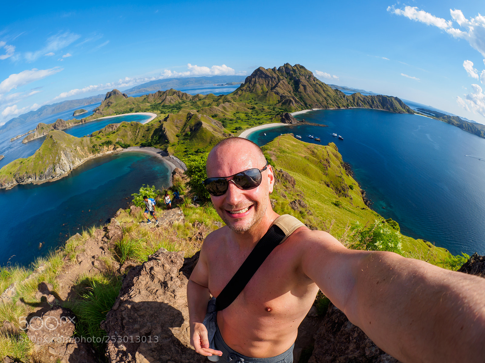 Olympus OM-D E-M10 II sample photo. Caucasian man makes selfie photography