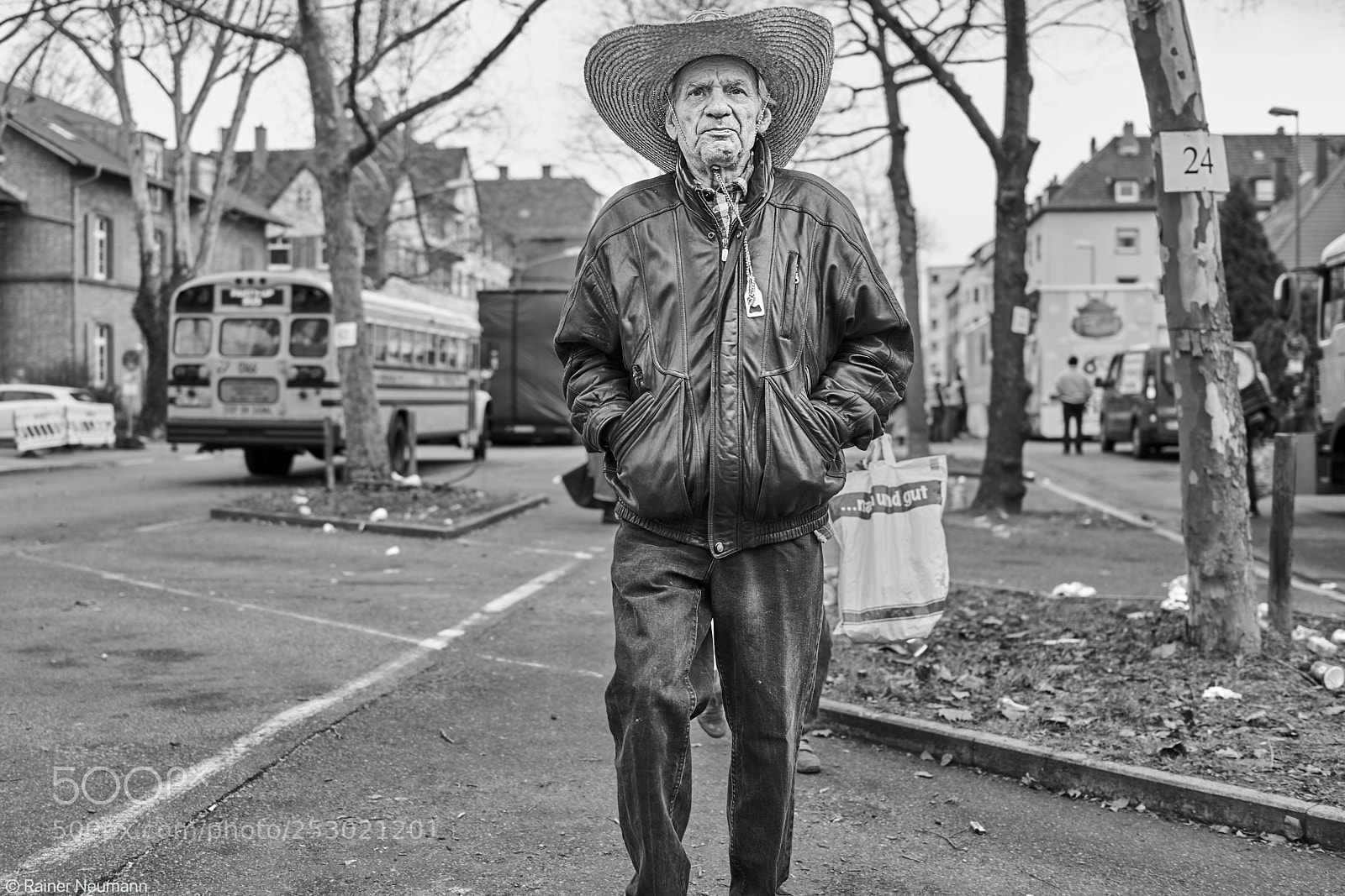 Sony Cyber-shot DSC-RX1R II sample photo. Mann 400 b&w photography