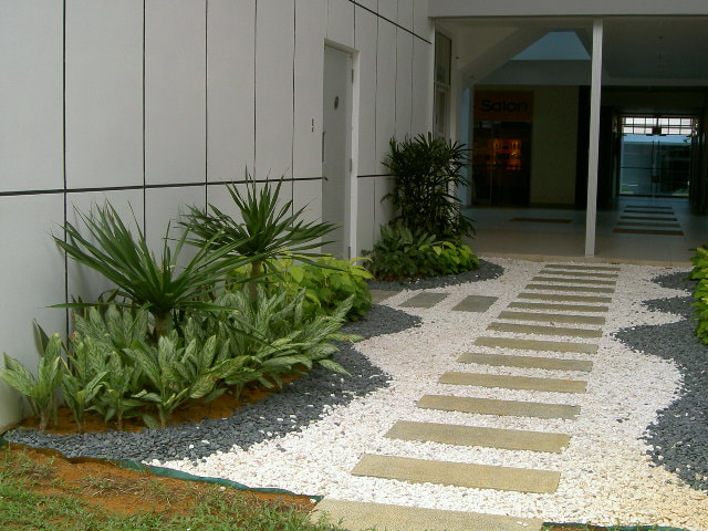 KONICA MINOLTA DIGITAL CAMERA KD-400Z sample photo. Good outdoor garden design photography