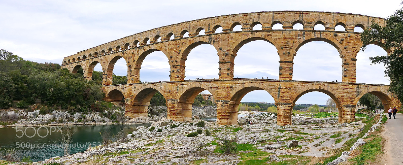 Panasonic Lumix DMC-FZ2500 (Lumix DMC-FZ2000) sample photo. Pont du gard photography