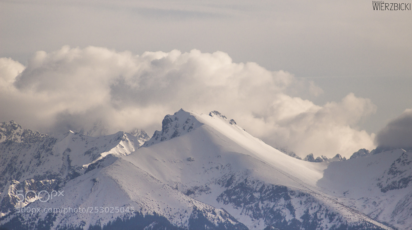 Canon EOS 1200D (EOS Rebel T5 / EOS Kiss X70 / EOS Hi) sample photo. Tatra before sunsets photography