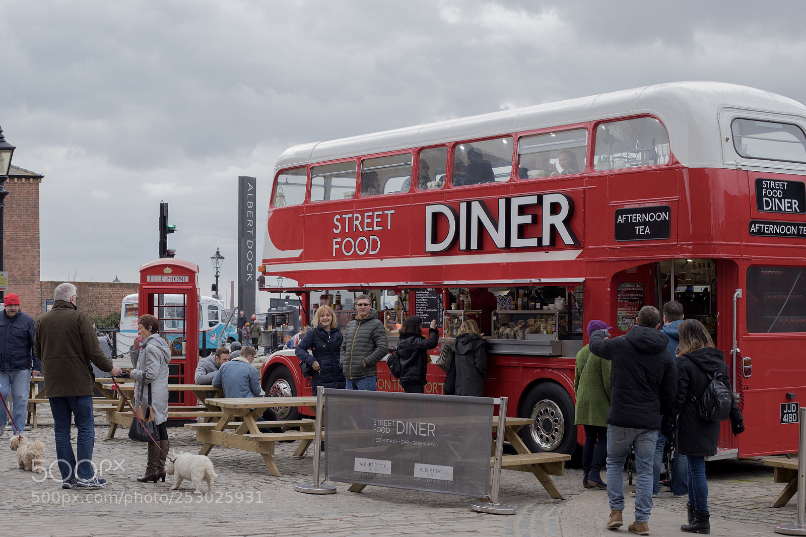 Canon EOS 6D Mark II sample photo. Red bus  photography