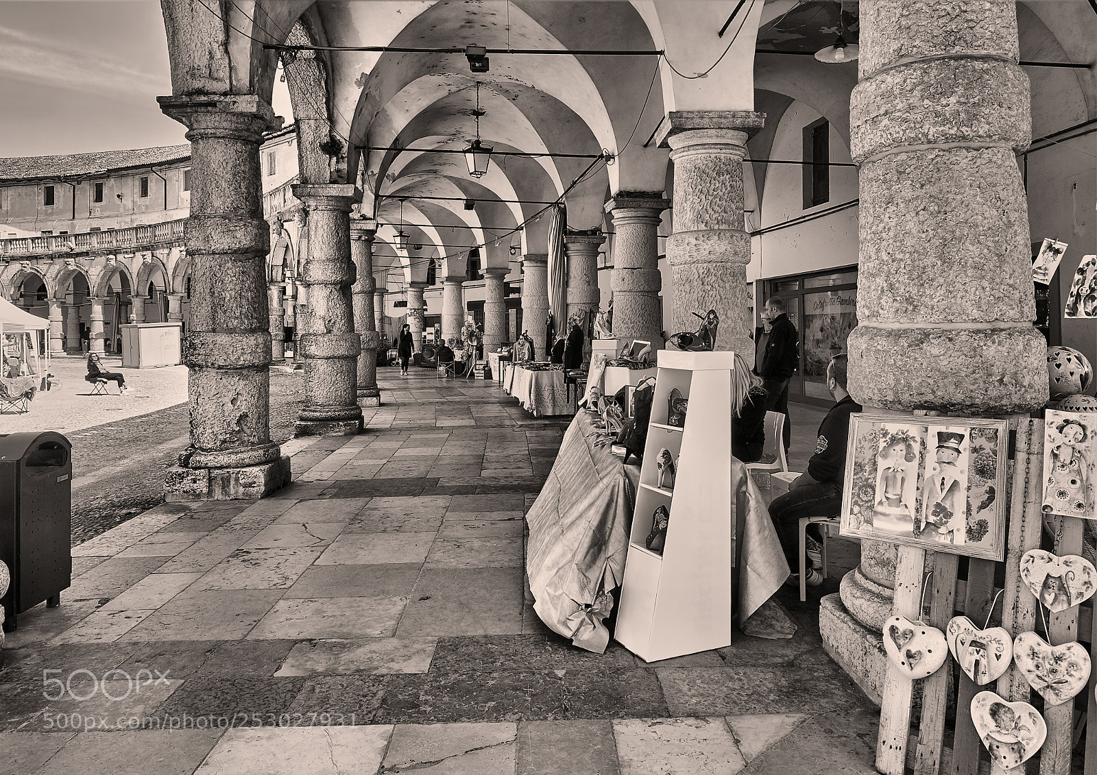 Fujifilm X-T20 sample photo. Market on the arcade photography