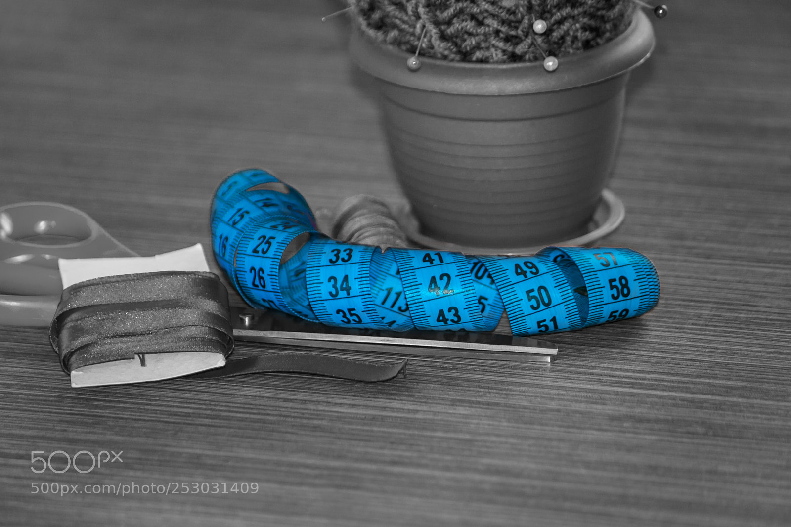 Canon EOS 50D sample photo. Sewing accessories on table photography