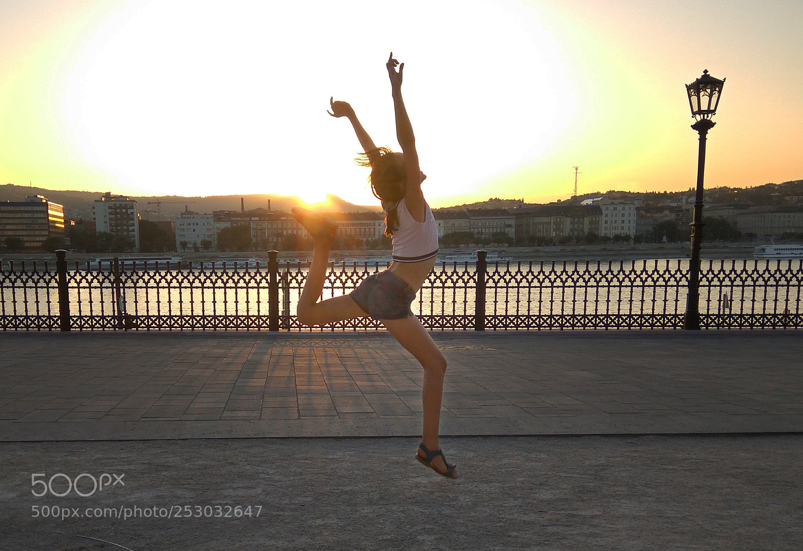 Xiaomi Redmi Note3 sample photo. Maja in front of photography