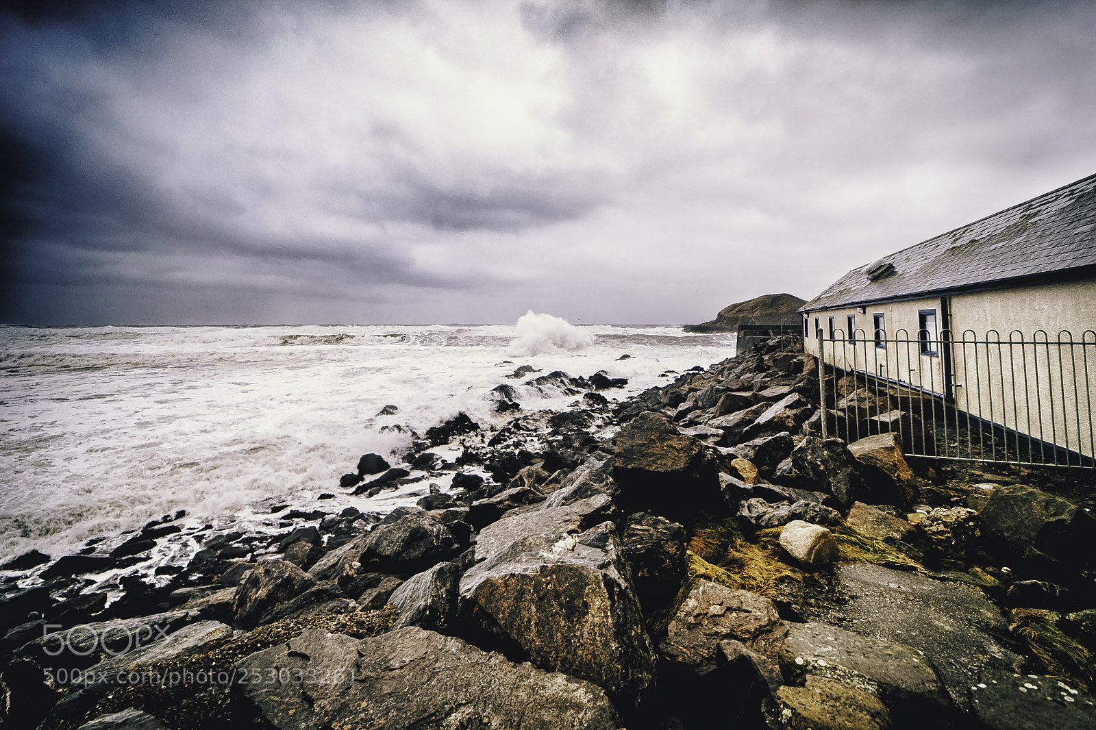 Canon EOS 5D Mark IV sample photo. Stormy stonehaven sea photography