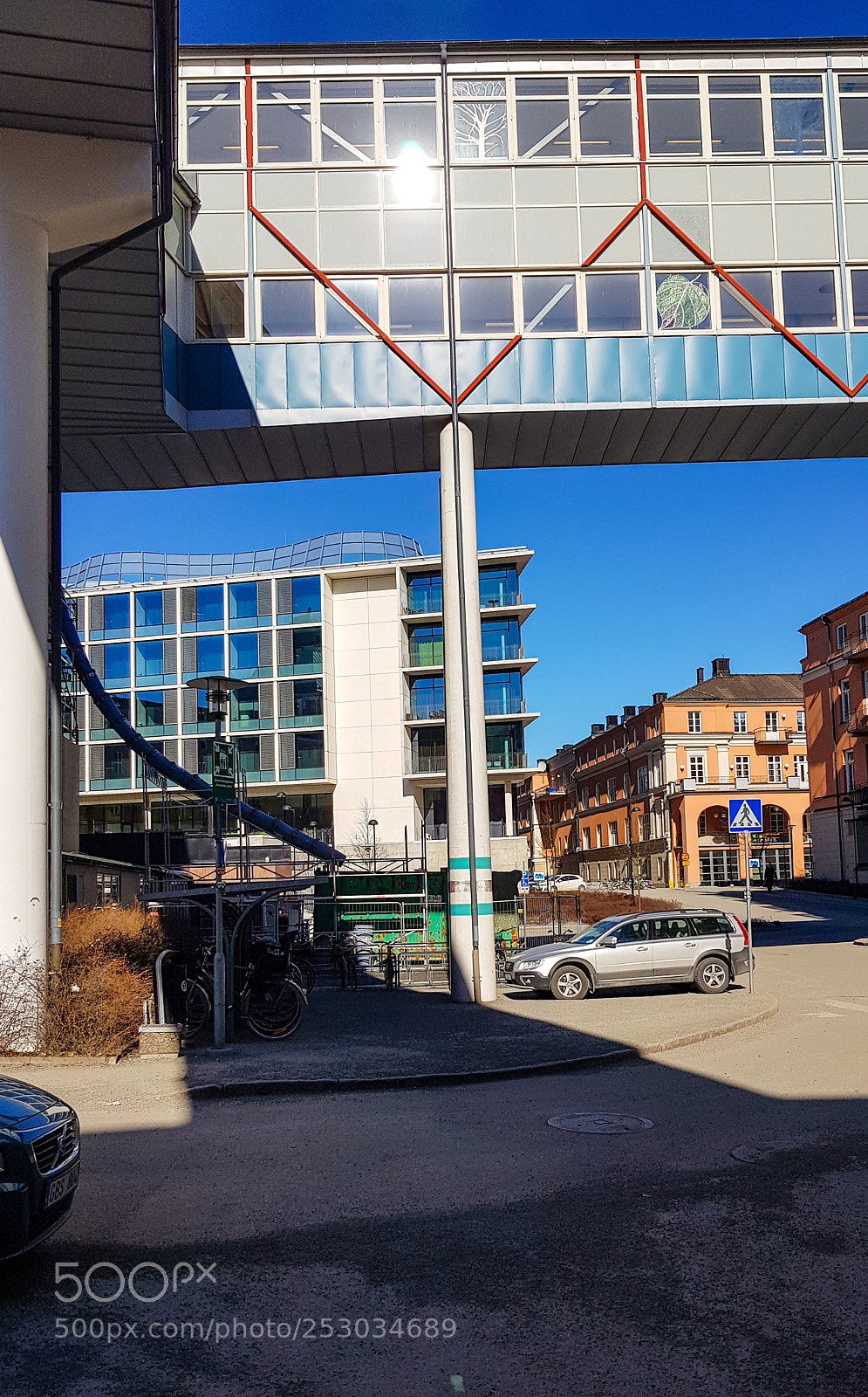 Samsung Galaxy S8 sample photo. Some sunny buildings in photography
