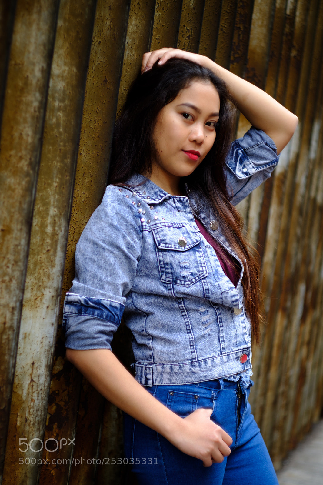 Fujifilm X-T20 sample photo. Girl in front of photography