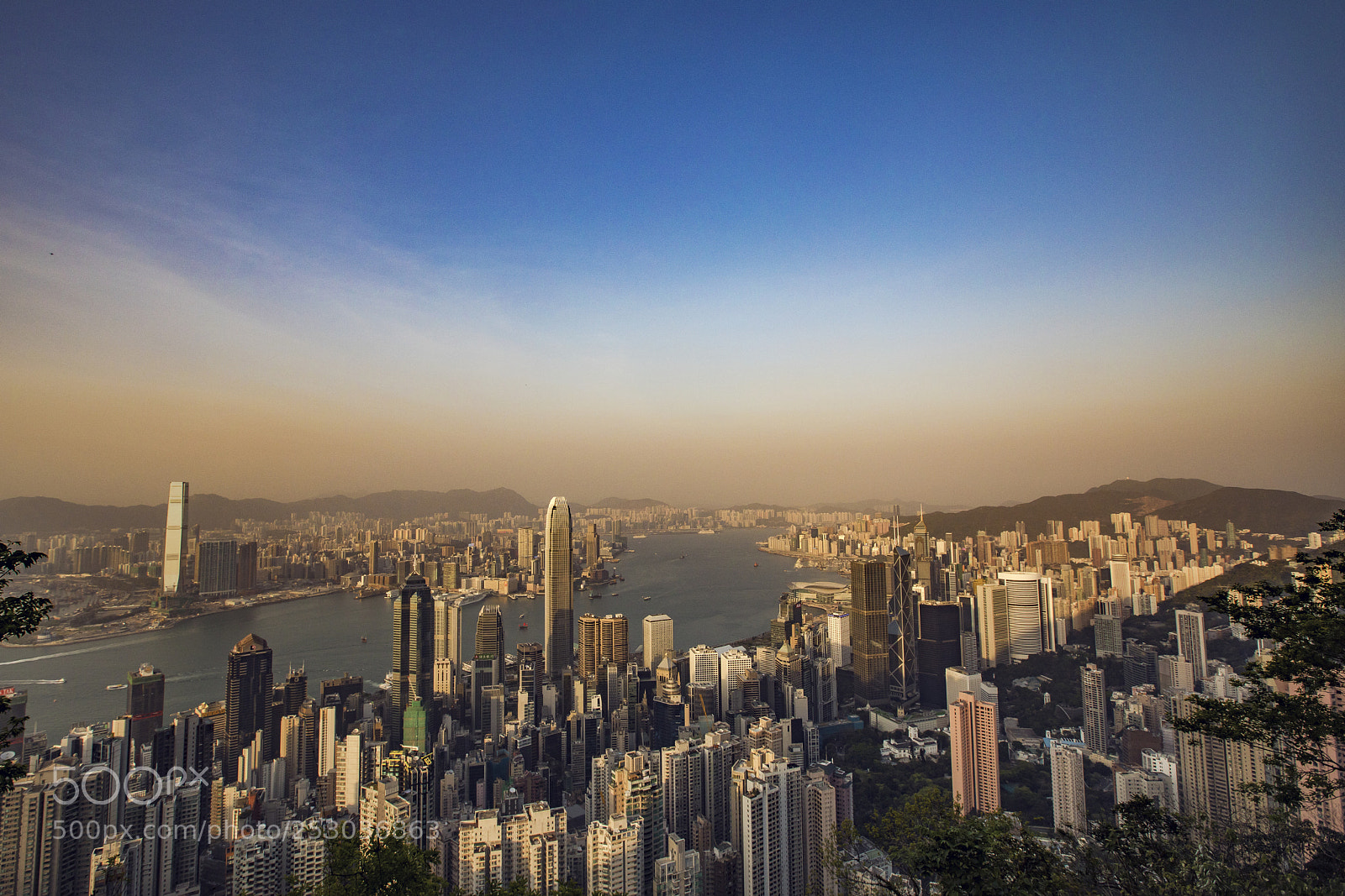 Canon EOS 5D Mark IV sample photo. Golden hong kong photography