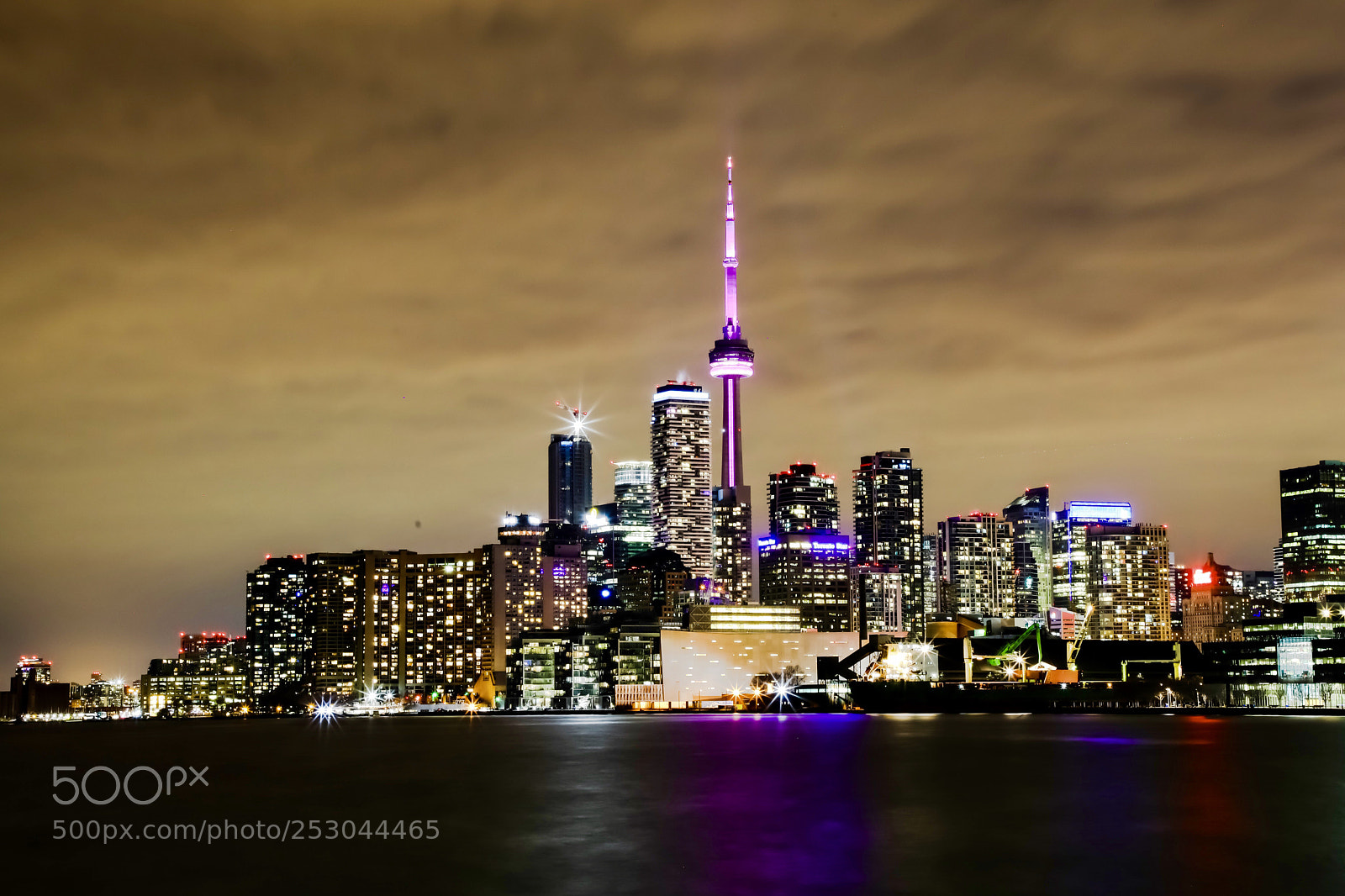 Canon EOS 5D Mark IV sample photo. Cn tower photography