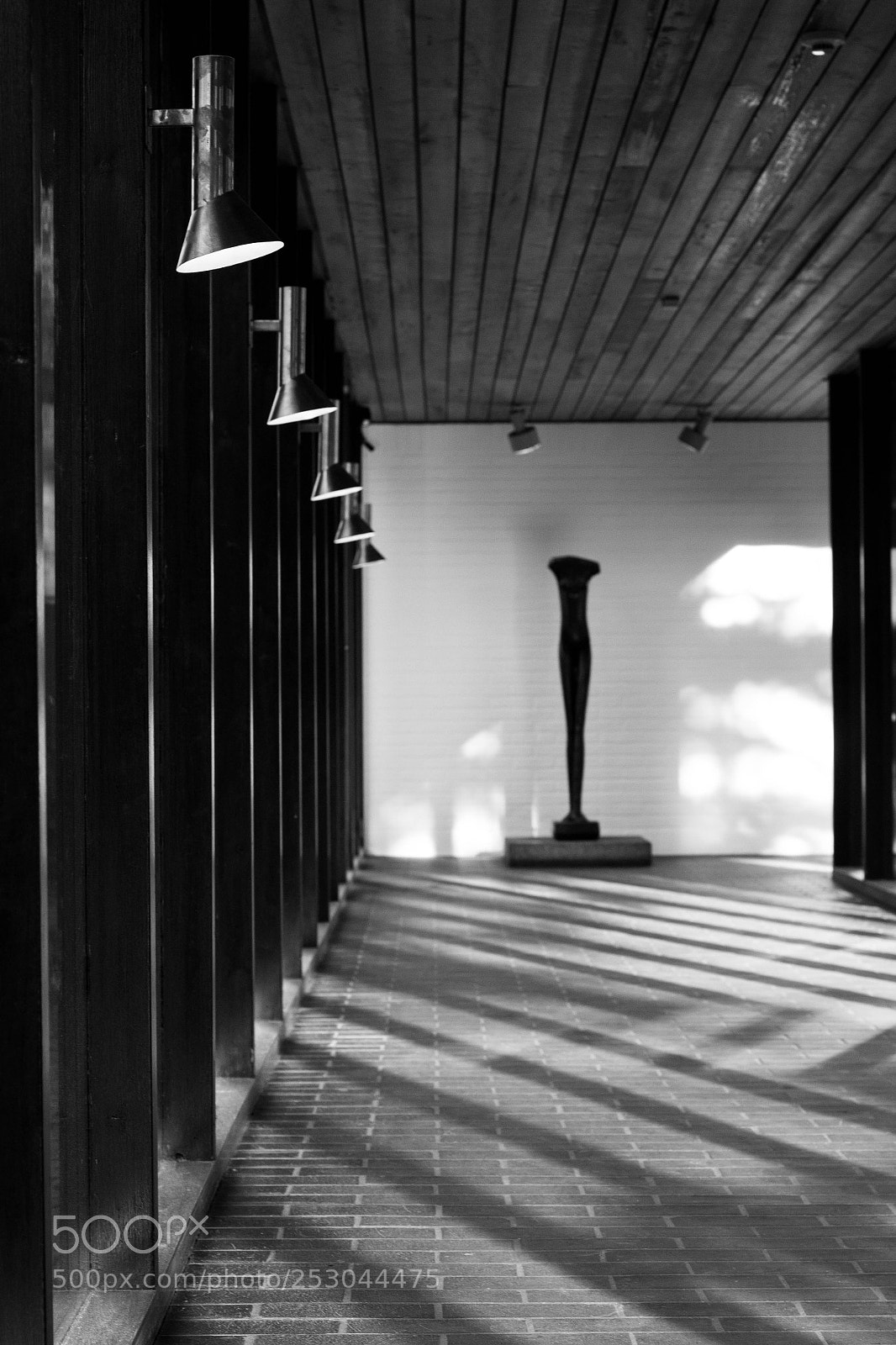 Canon EOS 100D (EOS Rebel SL1 / EOS Kiss X7) sample photo. Contrasting corridor photography