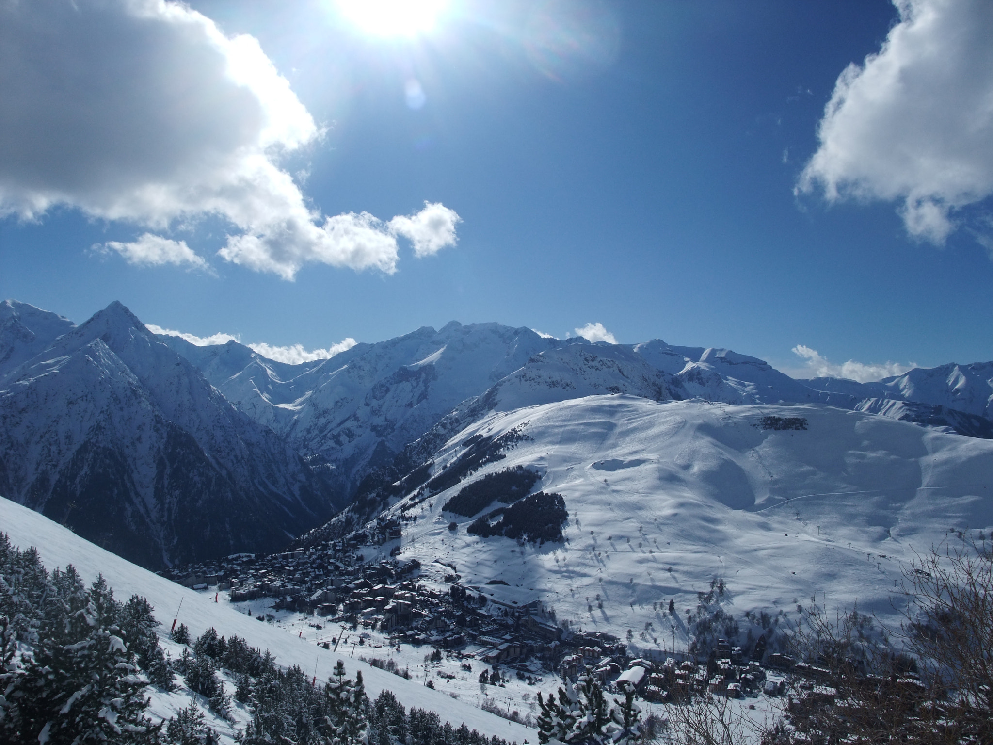 Fujifilm FinePix F100fd sample photo. Les deux alps () photography