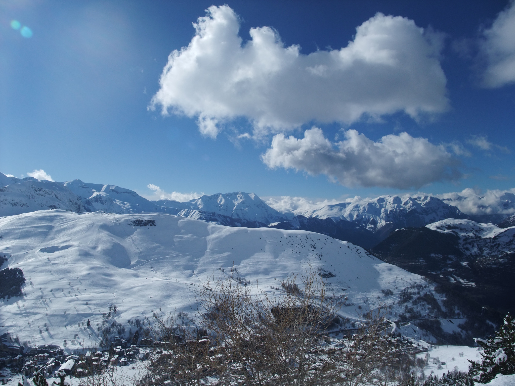 Fujifilm FinePix F100fd sample photo. Les deux alps () photography