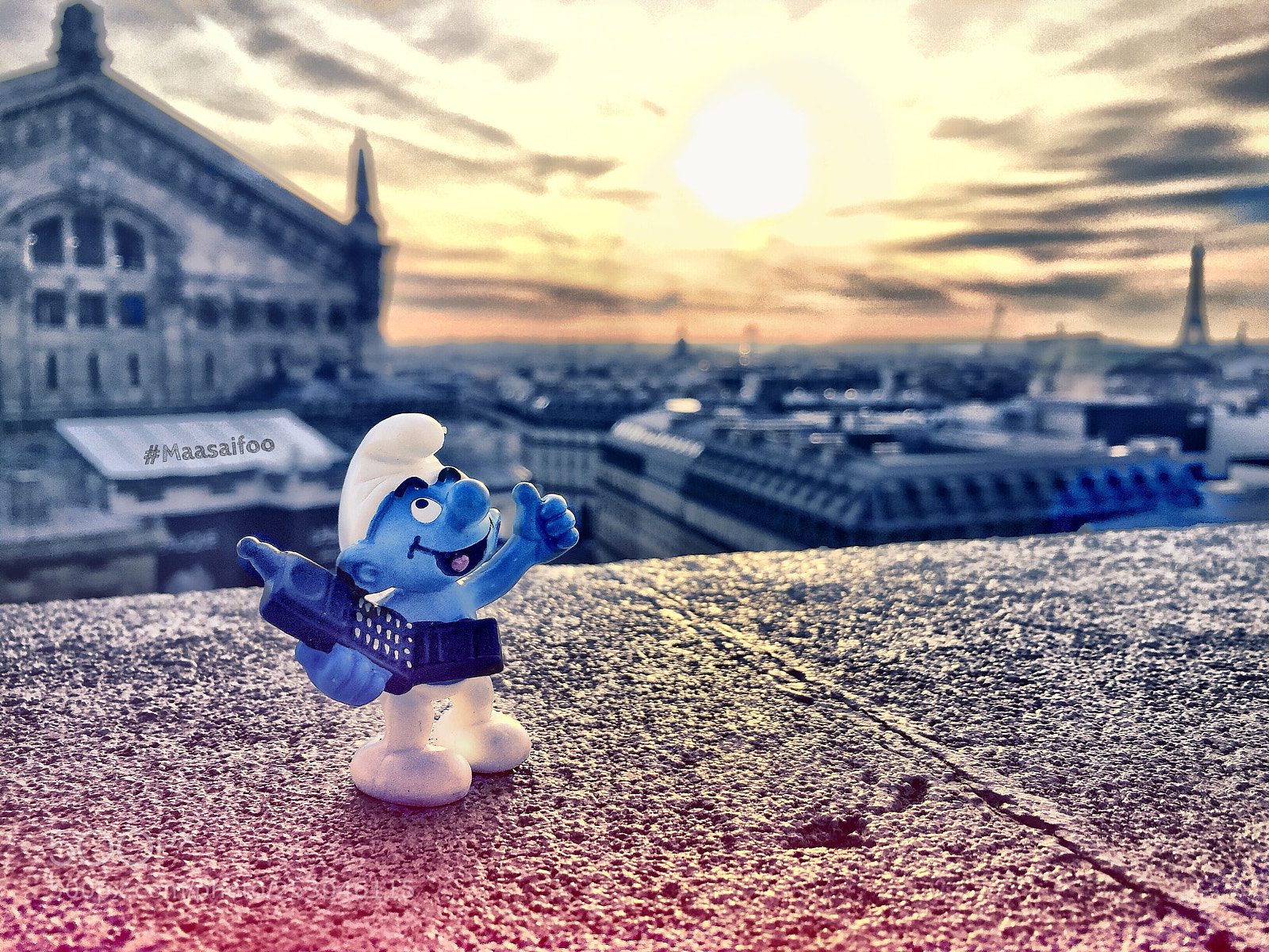 Apple iPhone 6 Plus sample photo. Schtroumpf in paris photography