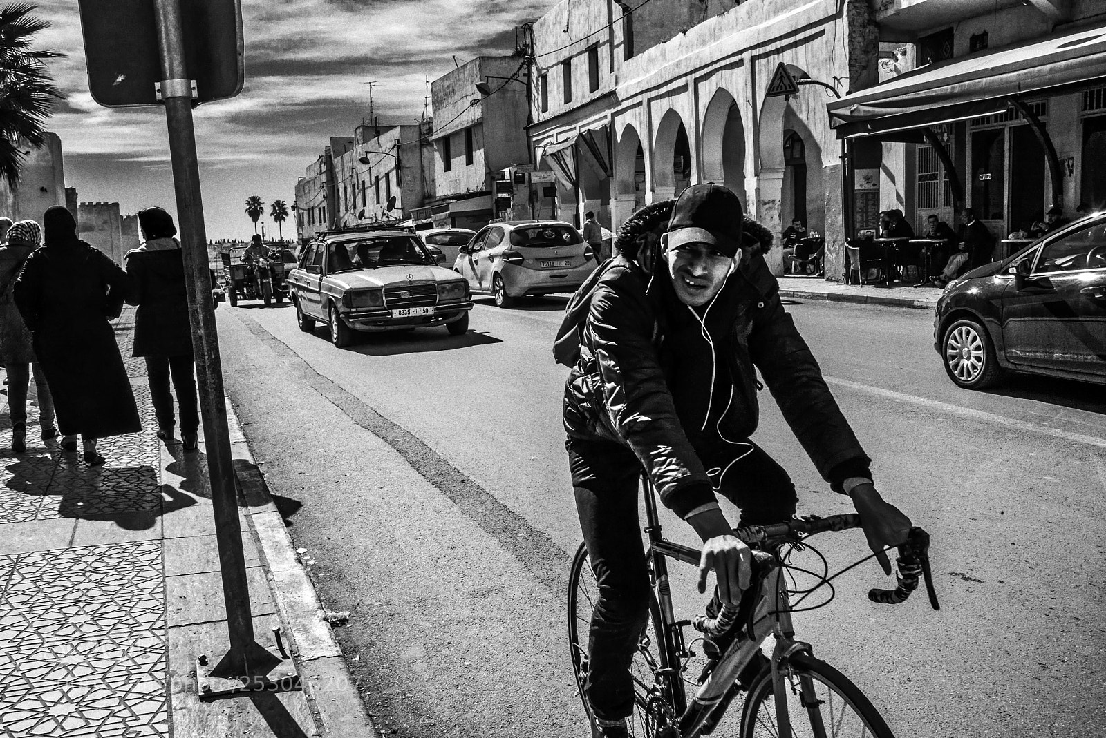 Leica M (Typ 240) sample photo. The traffic photography