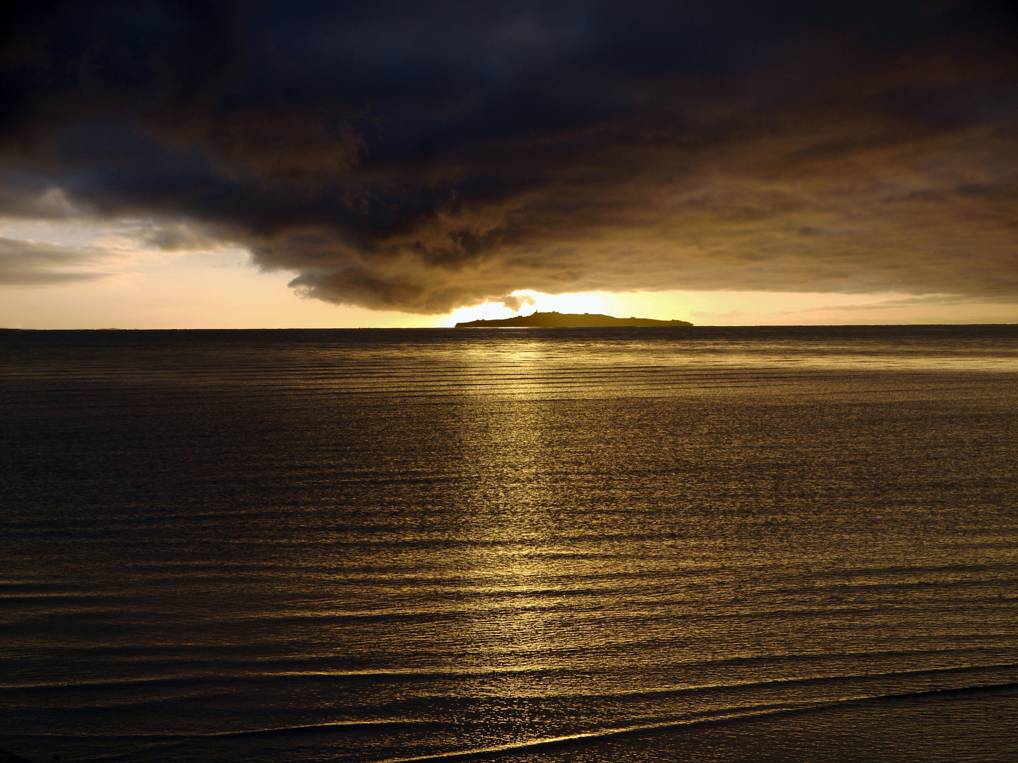 Panasonic Lumix DMC-GF1 sample photo. Inchmickery island at dawn photography