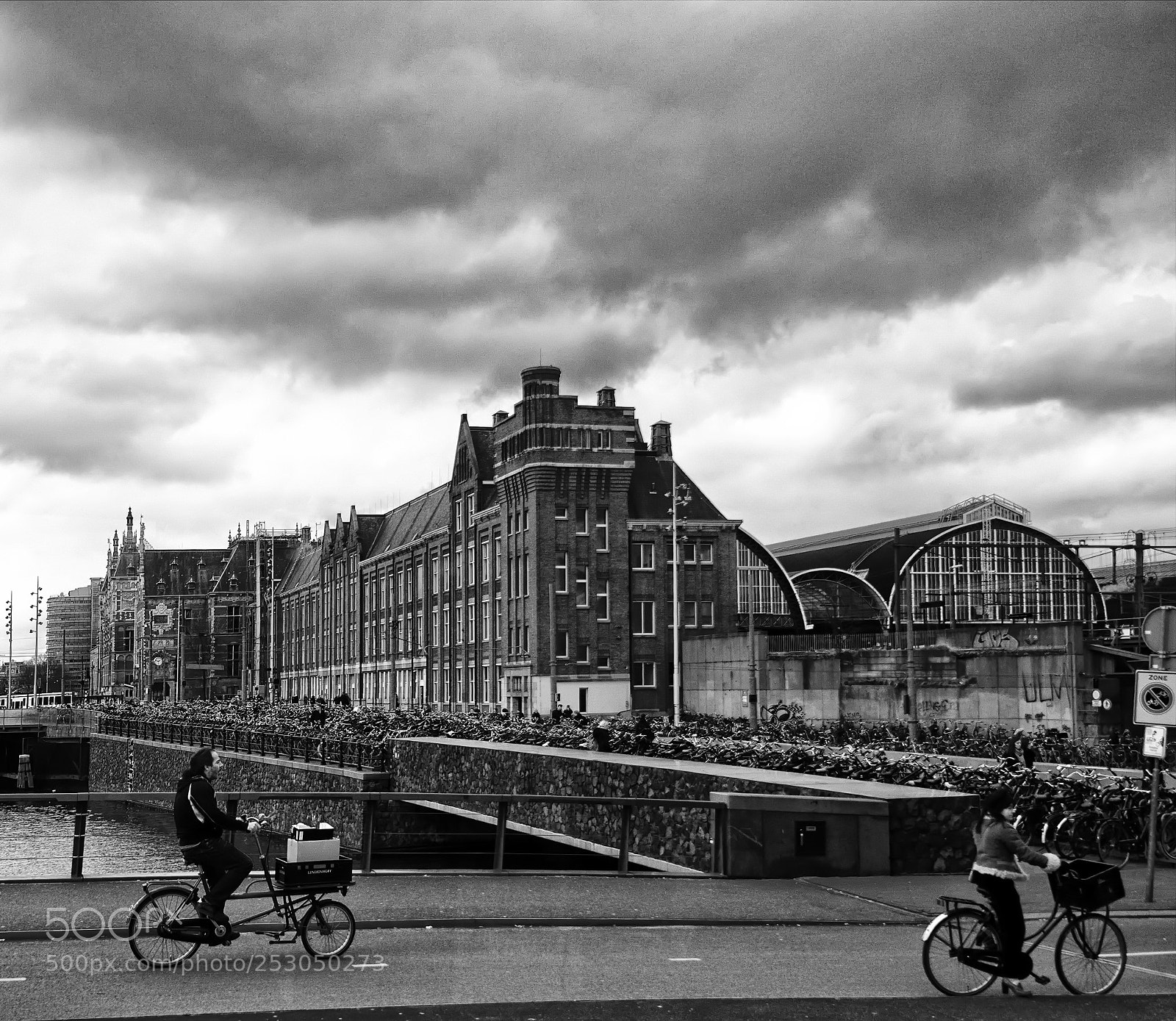 Nikon D7200 sample photo. Amsterdam centraal photography