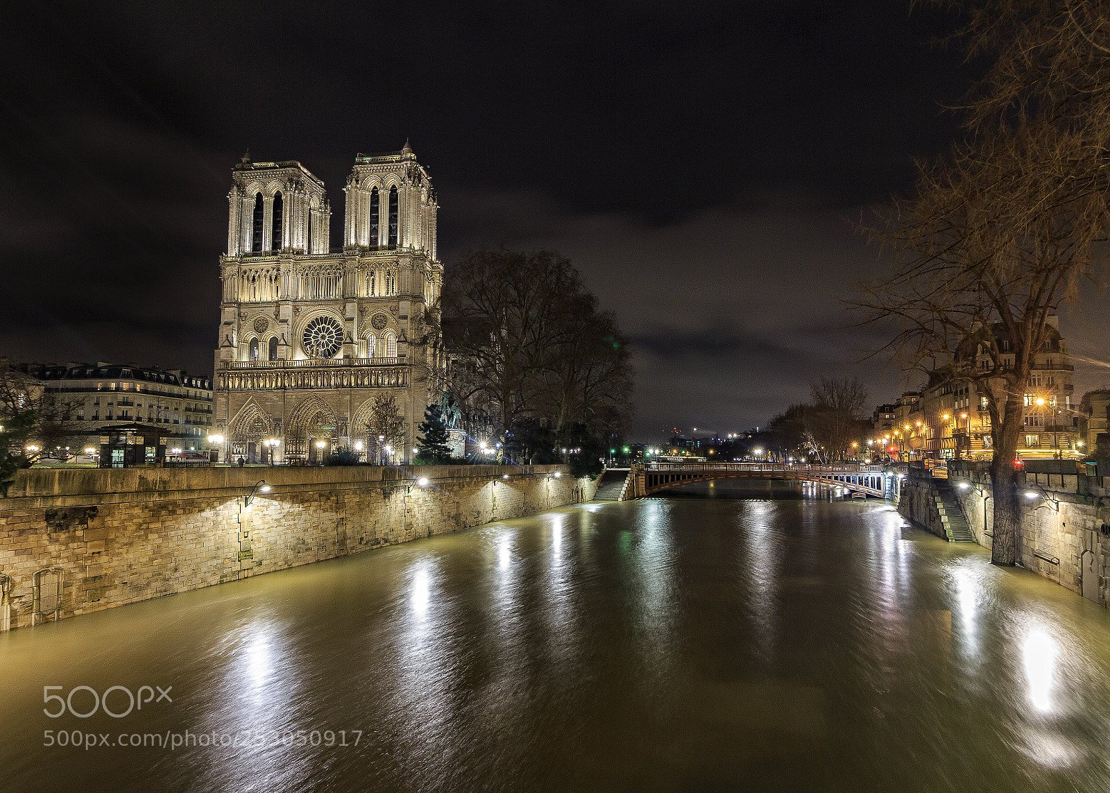 Canon EOS 700D (EOS Rebel T5i / EOS Kiss X7i) sample photo. Notre-dame cathedral photography