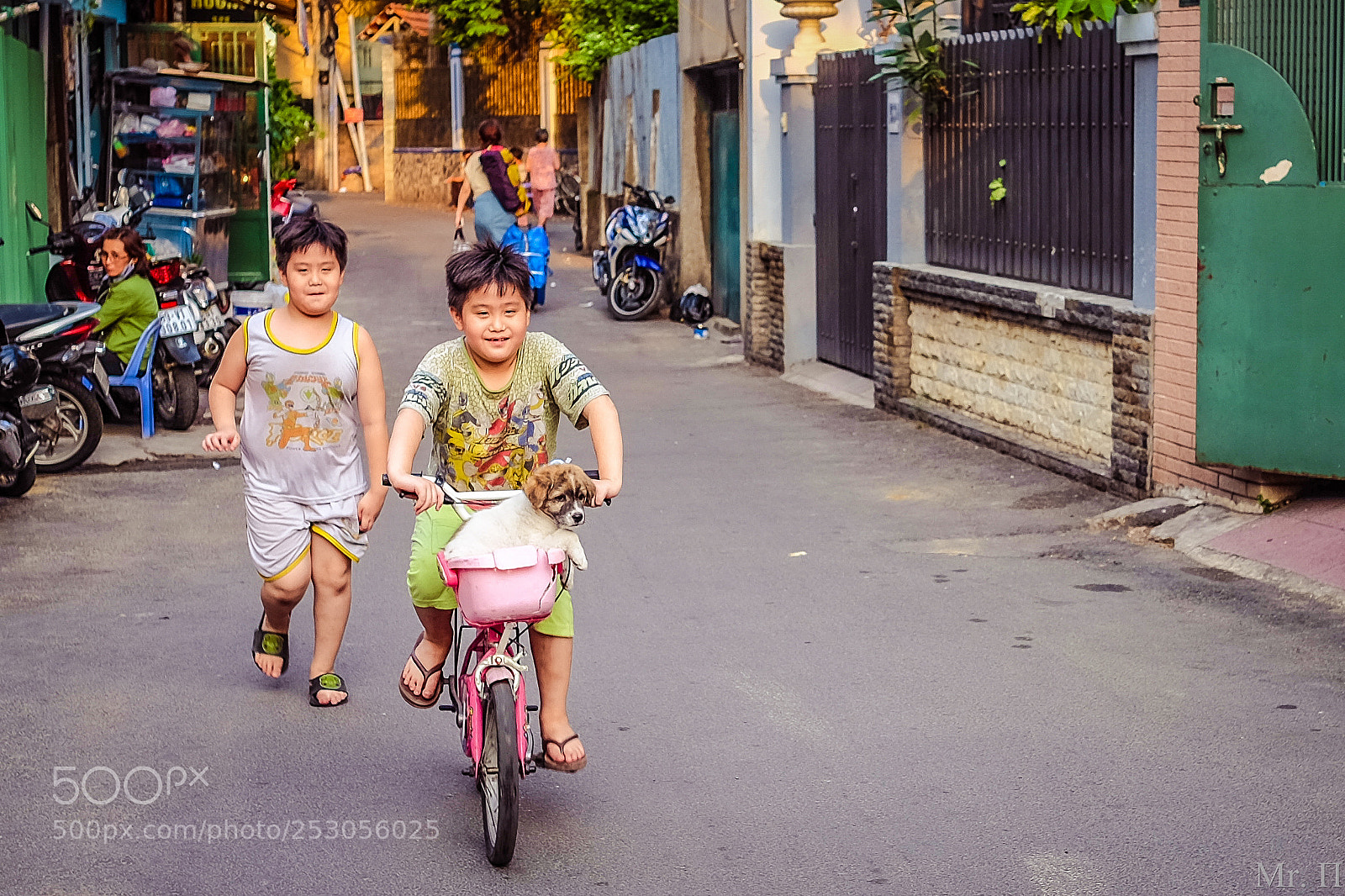 Fujifilm X-E2 sample photo. Race and love photography