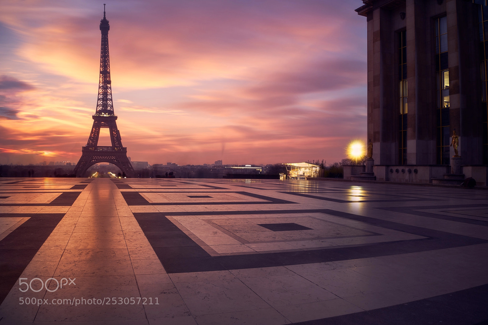 Sony a7R II + Sony Vario Tessar T* FE 24-70mm F4 ZA OSS sample photo. Eiffel tower photography